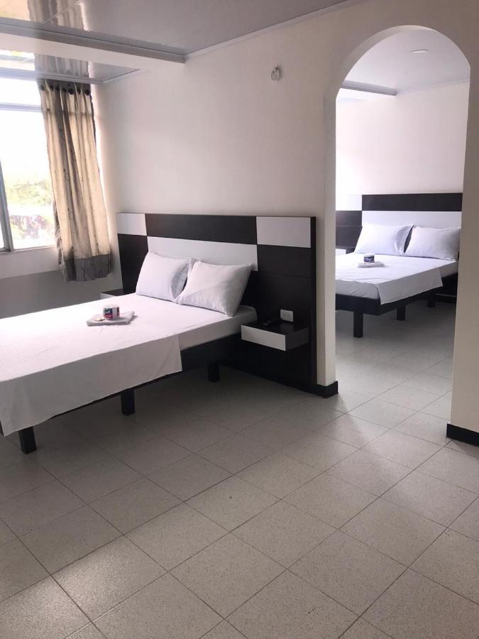 ויז'אוויסנסיו Gavan Plaza Hotel מראה חיצוני תמונה